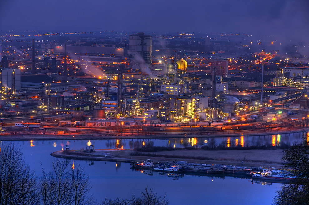 Industrie bei Nacht