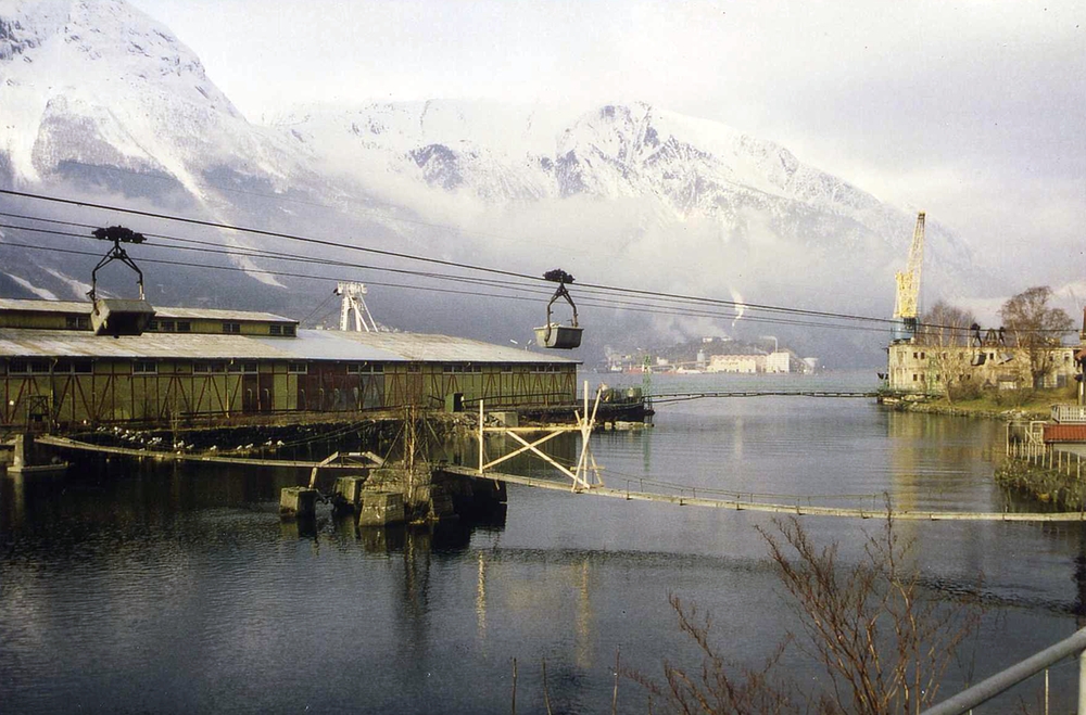 Industrie im Fjord