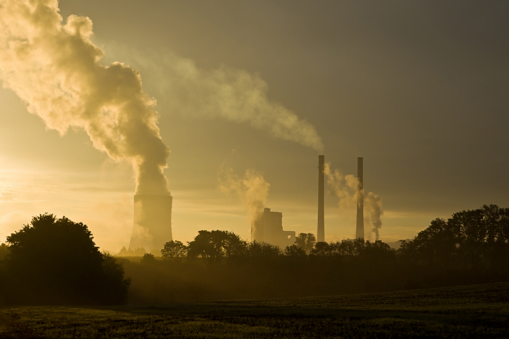 Industrie im Nebel