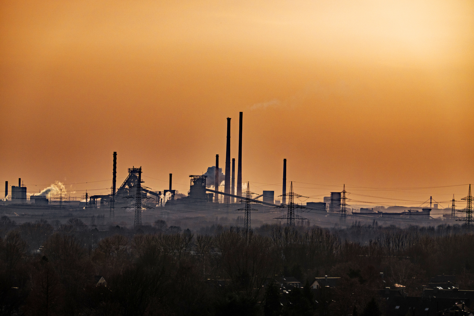 Industrie im Sonnendunst