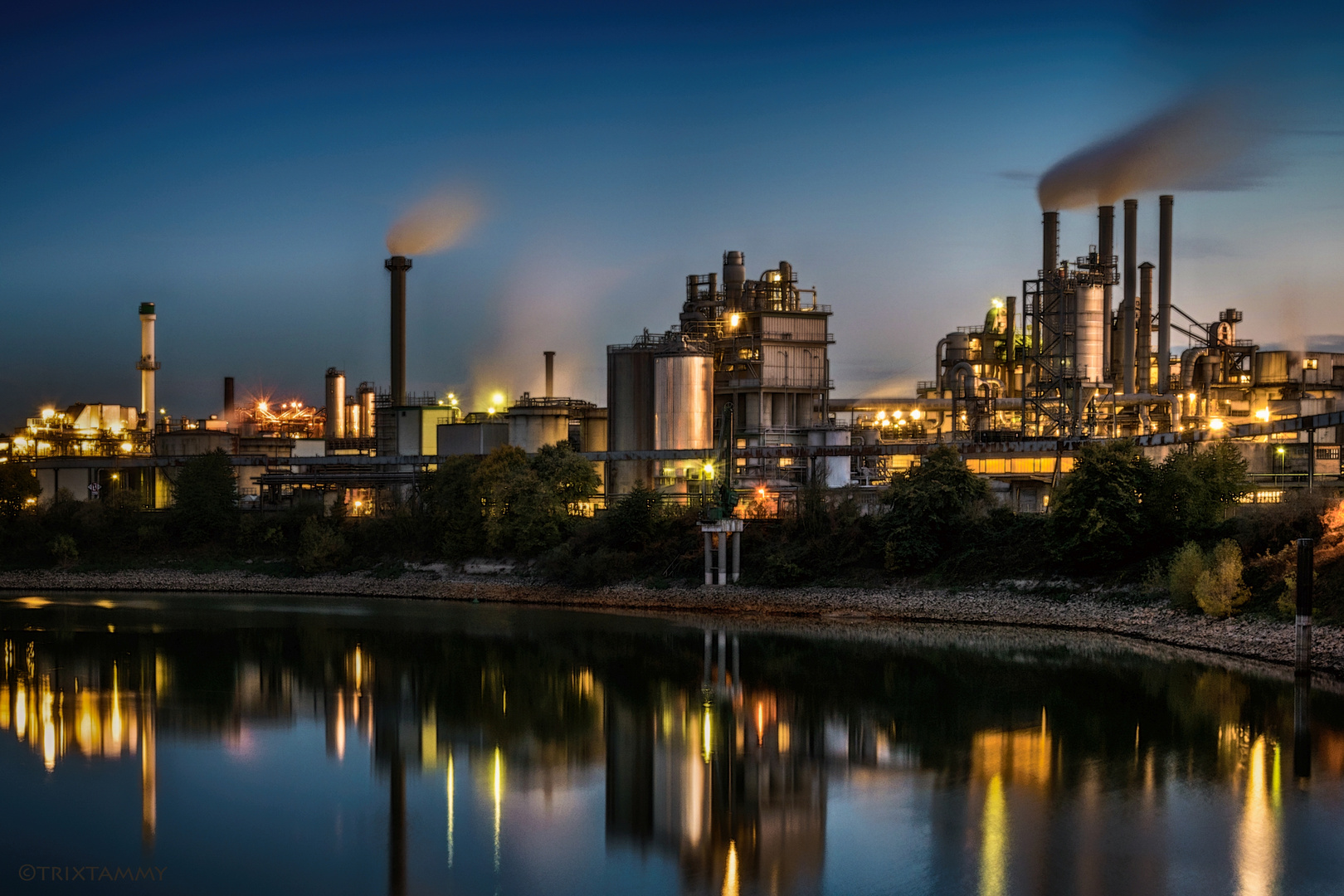 Industrie Krefeld Uerdingen zur Blauen Stunde