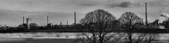 Industrie und Natur / SW / Pano