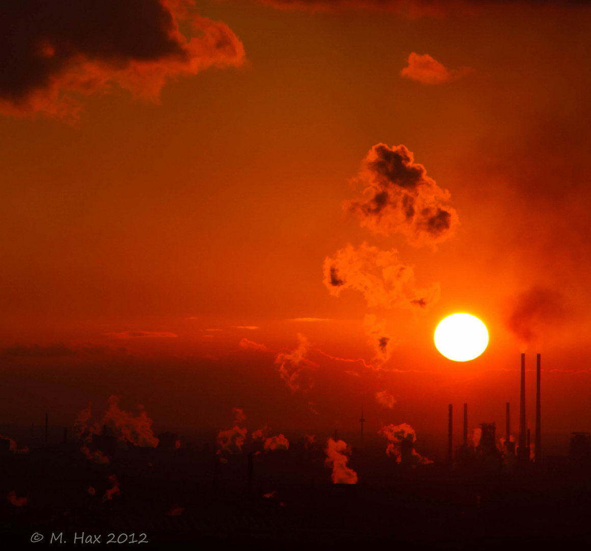 Industrie und Sonnenuntergang