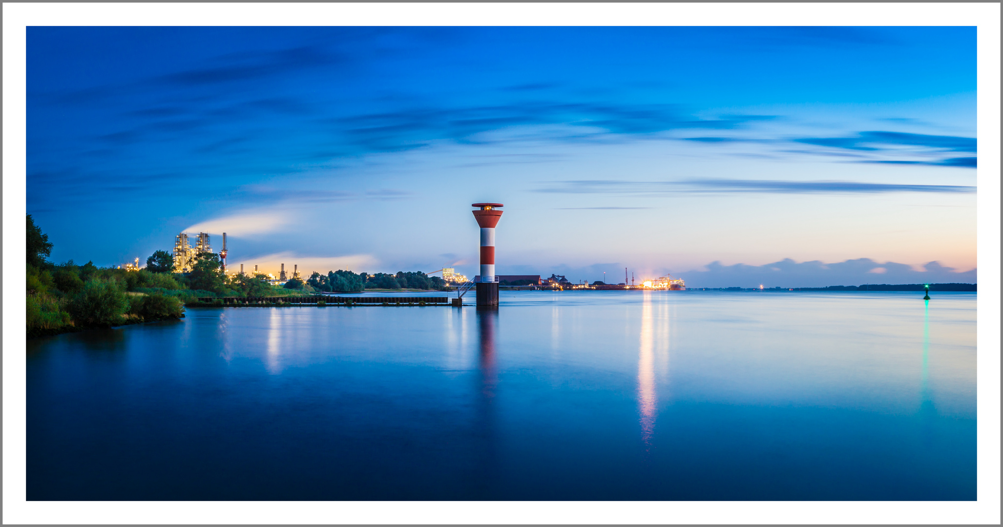 Industrieanlagen an der Elbe-3