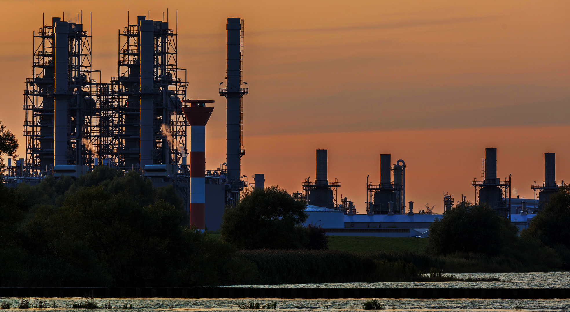 Industrieanlagen an der Elbe