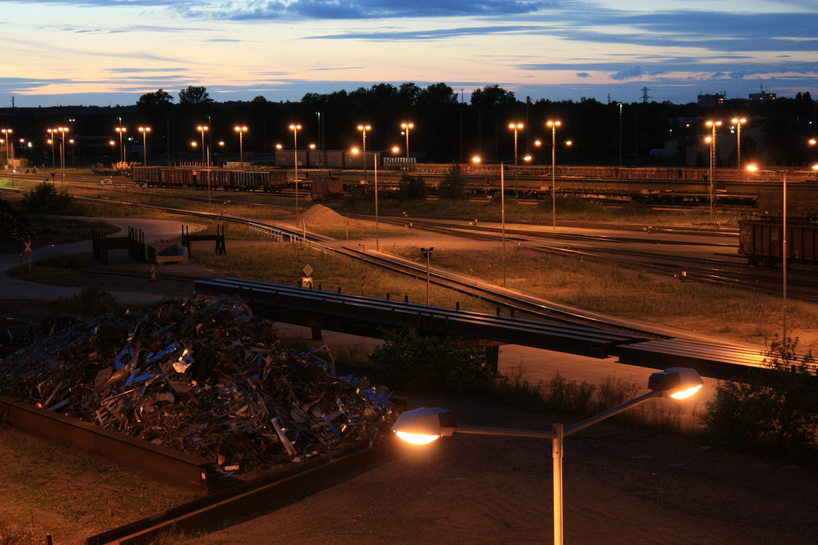 Industriebahnhof bei Nacht