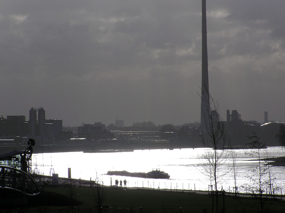 Industrielandschaft am Fluss II