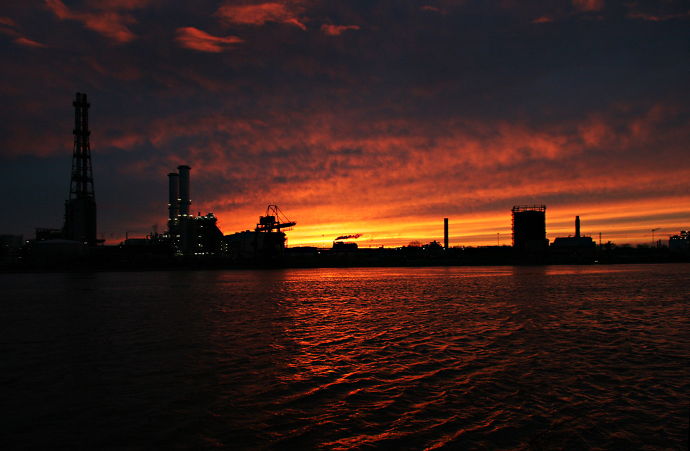 Industrielandschaft am Rhein - 17mm