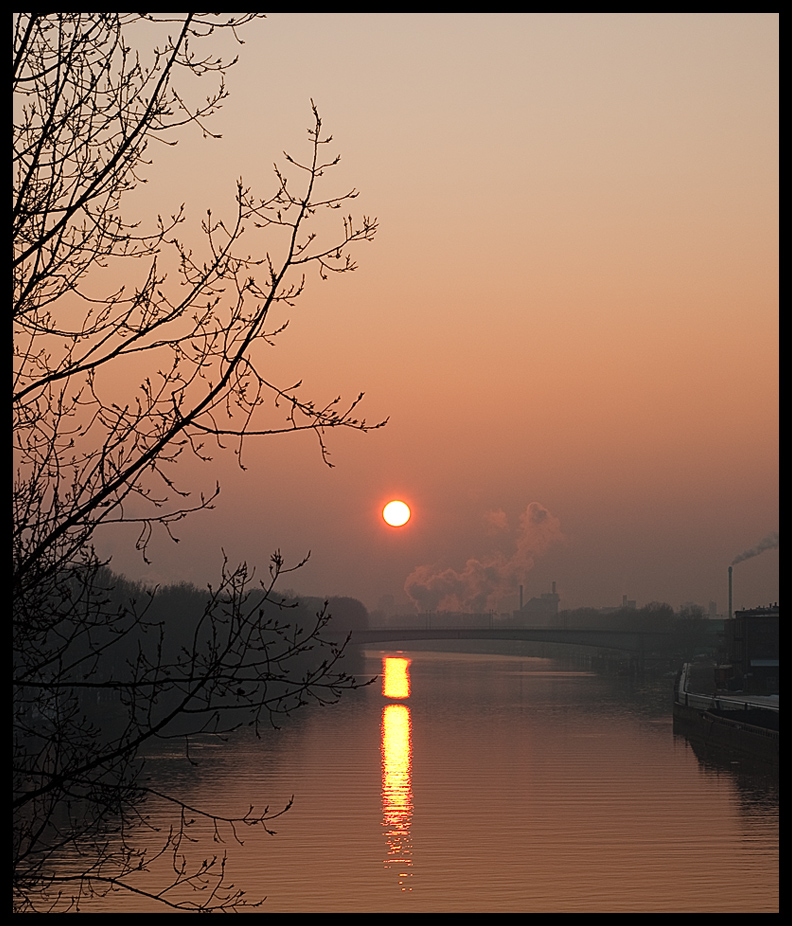 Industriepark Höchst in winterlicher Abendsonne (1)