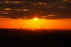 Industrieskyline in der Abendsonne