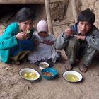 INFANCIA Y POBREZA EN PERU