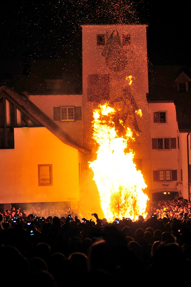 Inferno vor dem Stadttor