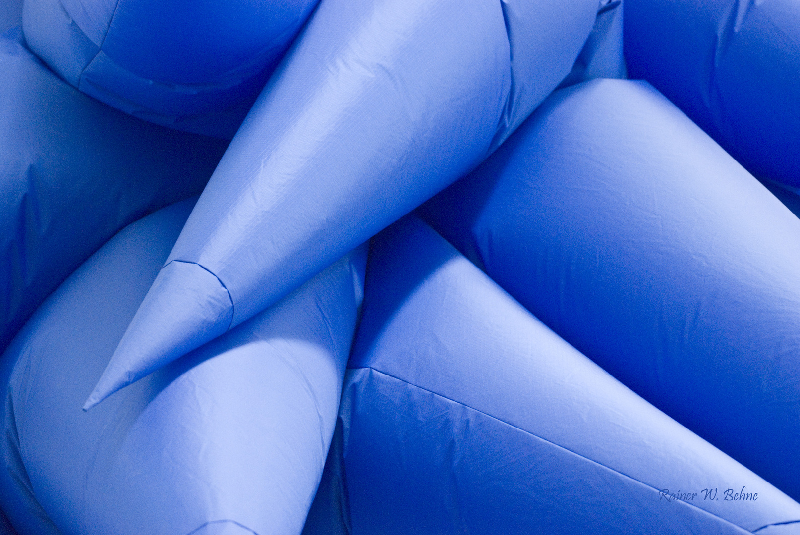 Inflatables: Impression Blau