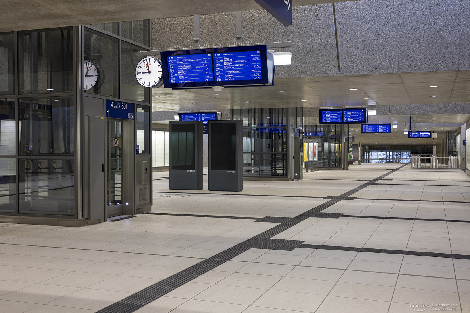 Infotafeln am Hauptbahnhof