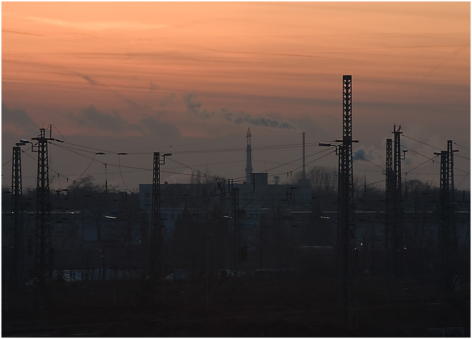 Infrastruktur im abendlichen Sonnenuntergang