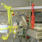 Infusionshalter am Bettgalgen Intensivbett MRSA und RED GEKKO Klemme 