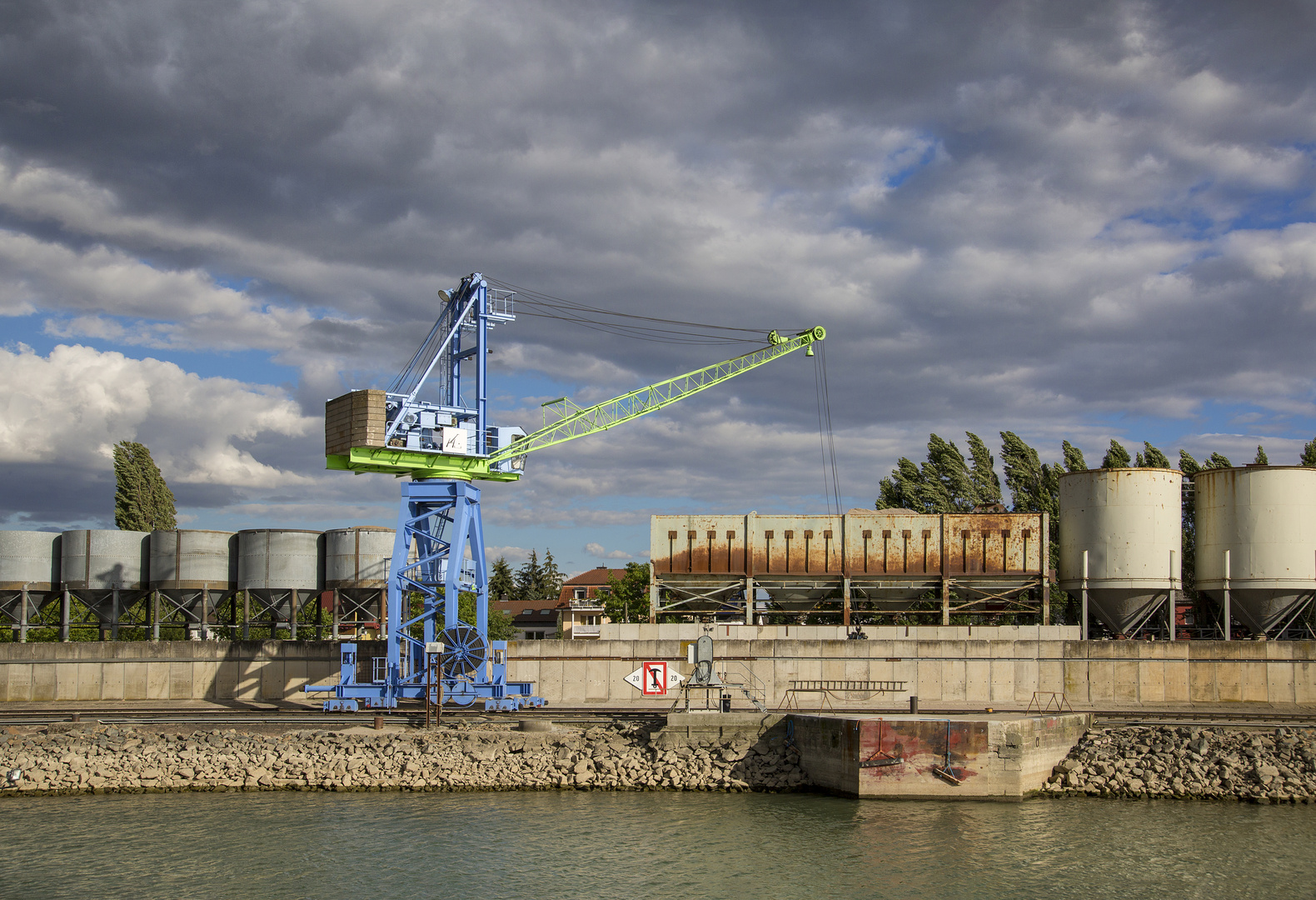 Ingelheim - Kran im Hafen 