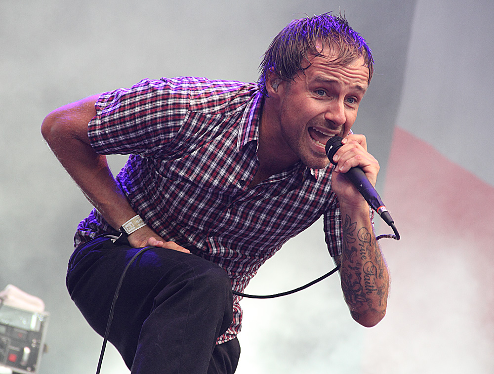 Ingo Donot von den Donots auf dem Taubertal-Festival 2010