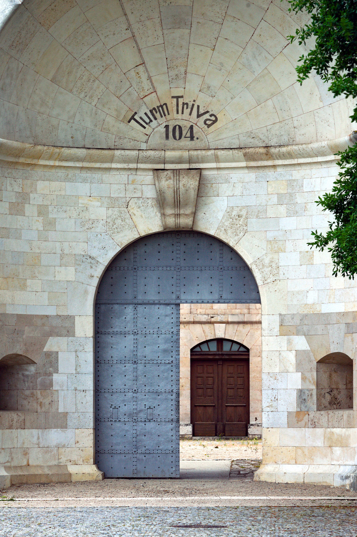 Ingolstadt Festungsanlage Reduit Turm Triva Portal Polizei Museum