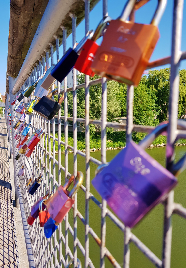 Ingolstädter Donaubrücke mit Schlösser