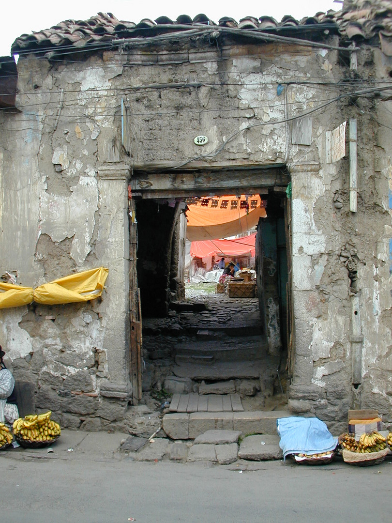 Ingreso al Tambo (mercado de frutas)