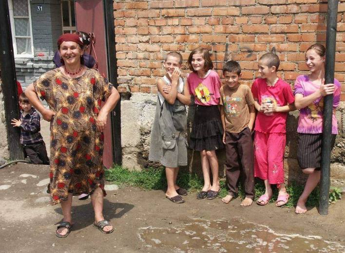 Ingushian family in tschermen / northern ossetia