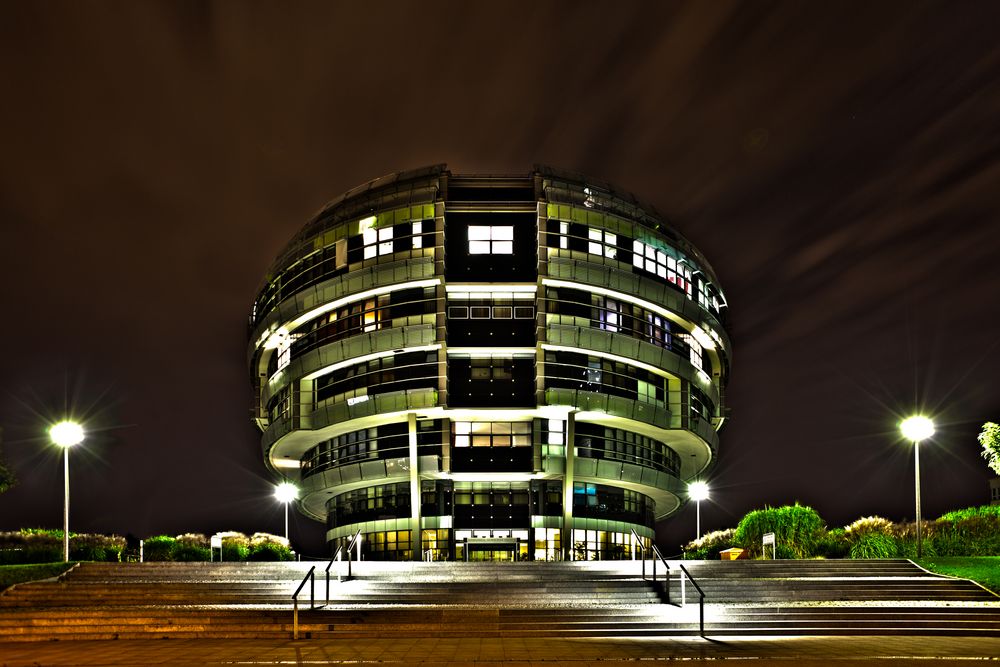 INI International Neuroscience Institute Neurologiezentrum in Hannover bei Nacht als HDR