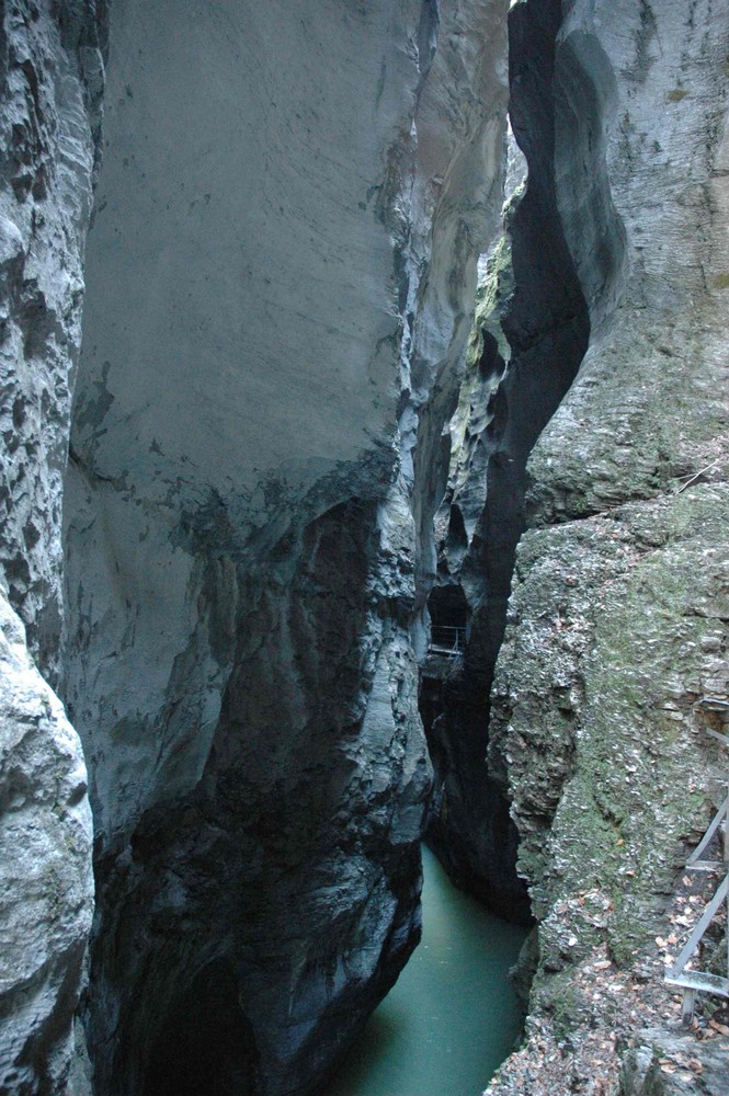 Inmitten der Aareschlucht bei Meiringen (Schweiz)