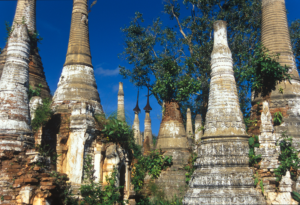 Inmitten von Stupas