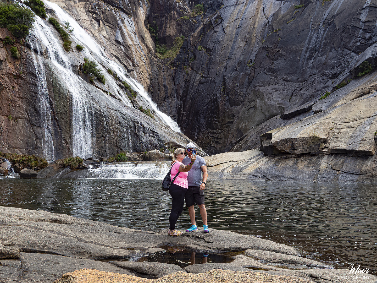 Inmortalizando  un día feliz en Las Cascadas de Ëzaro