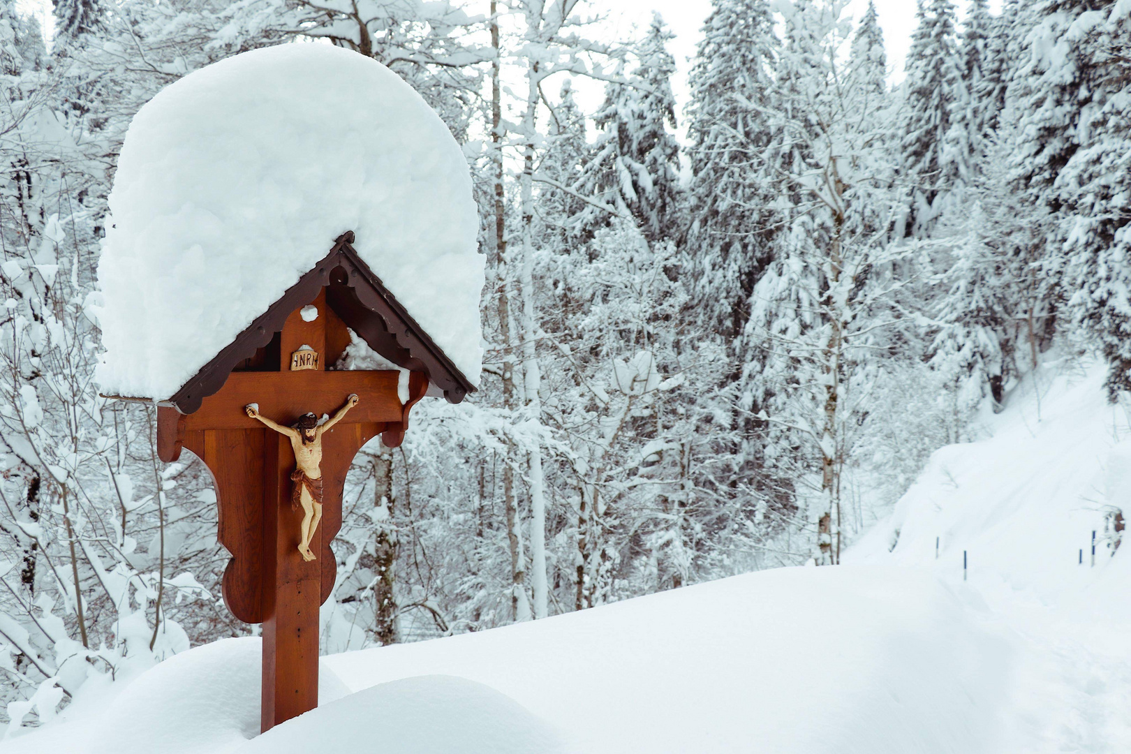 Innehalten am Winterwanderweg