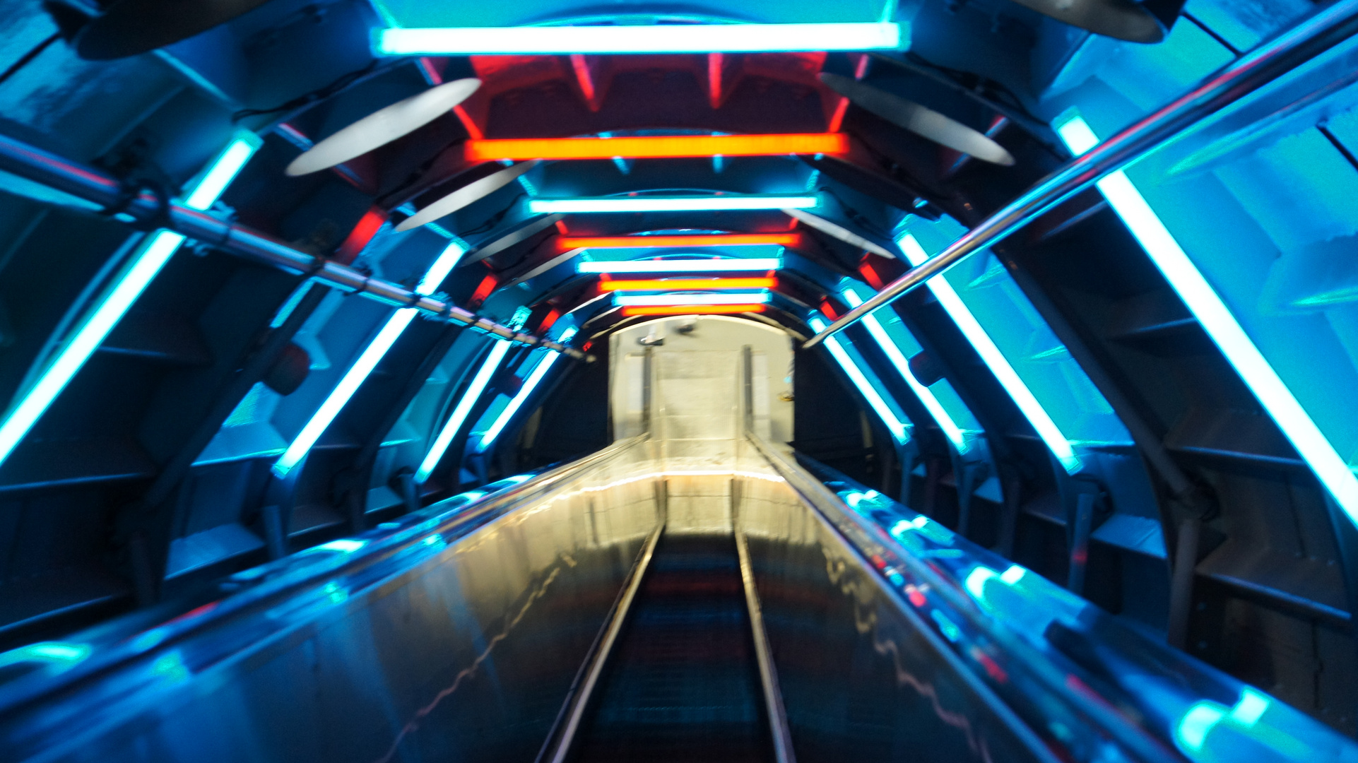 Innen im Atomium Brussel