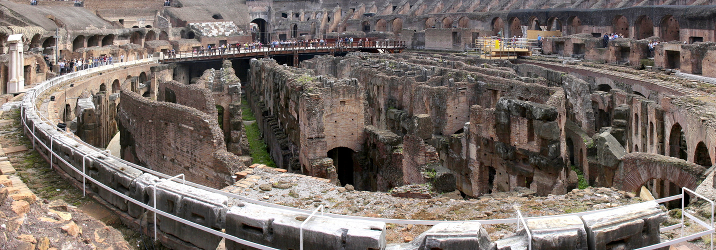 Innen-Pano des Colosseums