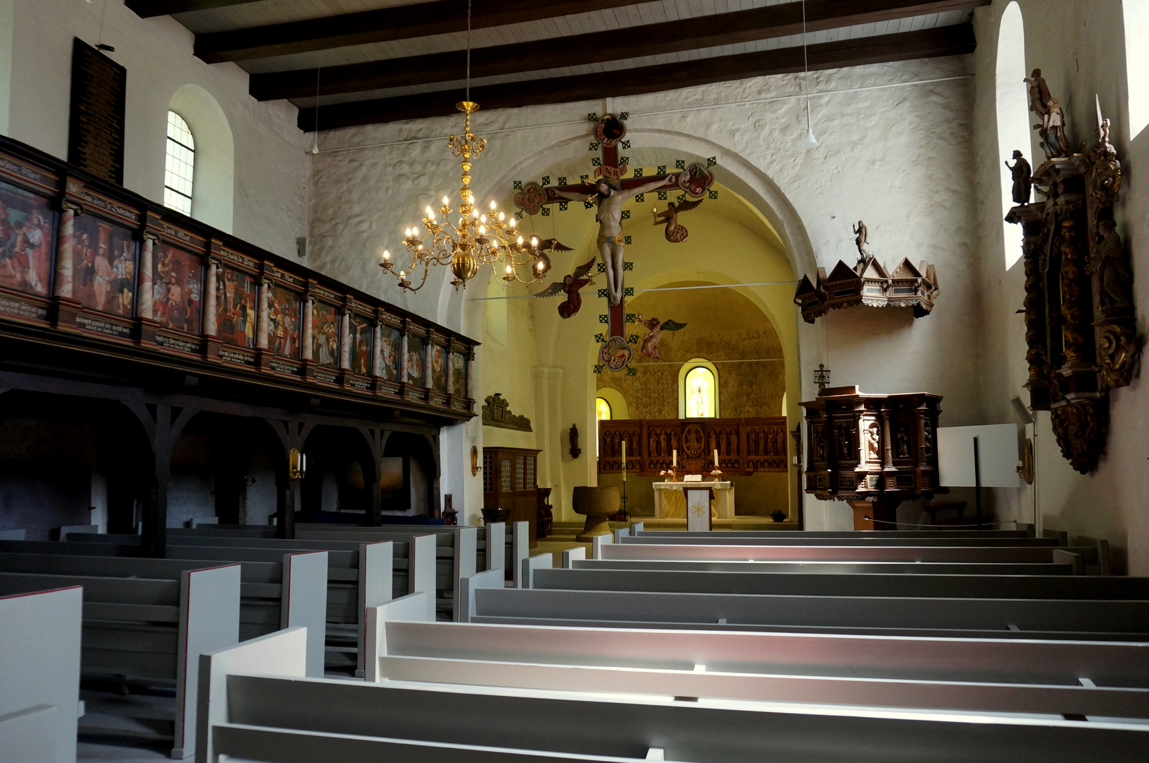 Innenansicht der 800 Jahre alten St.Petri-Kirche