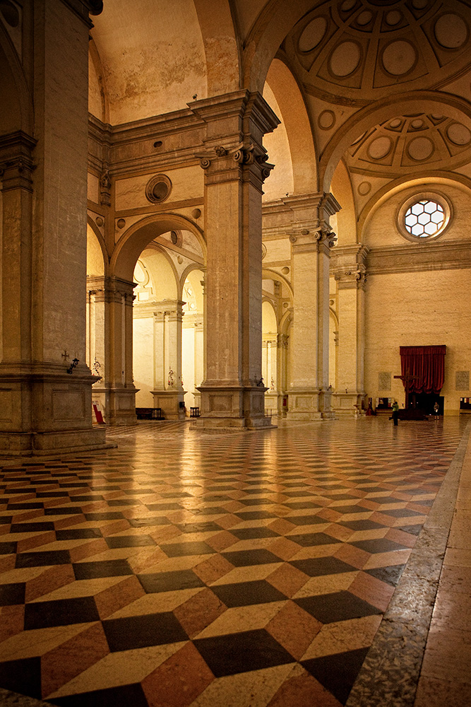 Innenansicht der "Basilika der heiligen Justina" in Padova