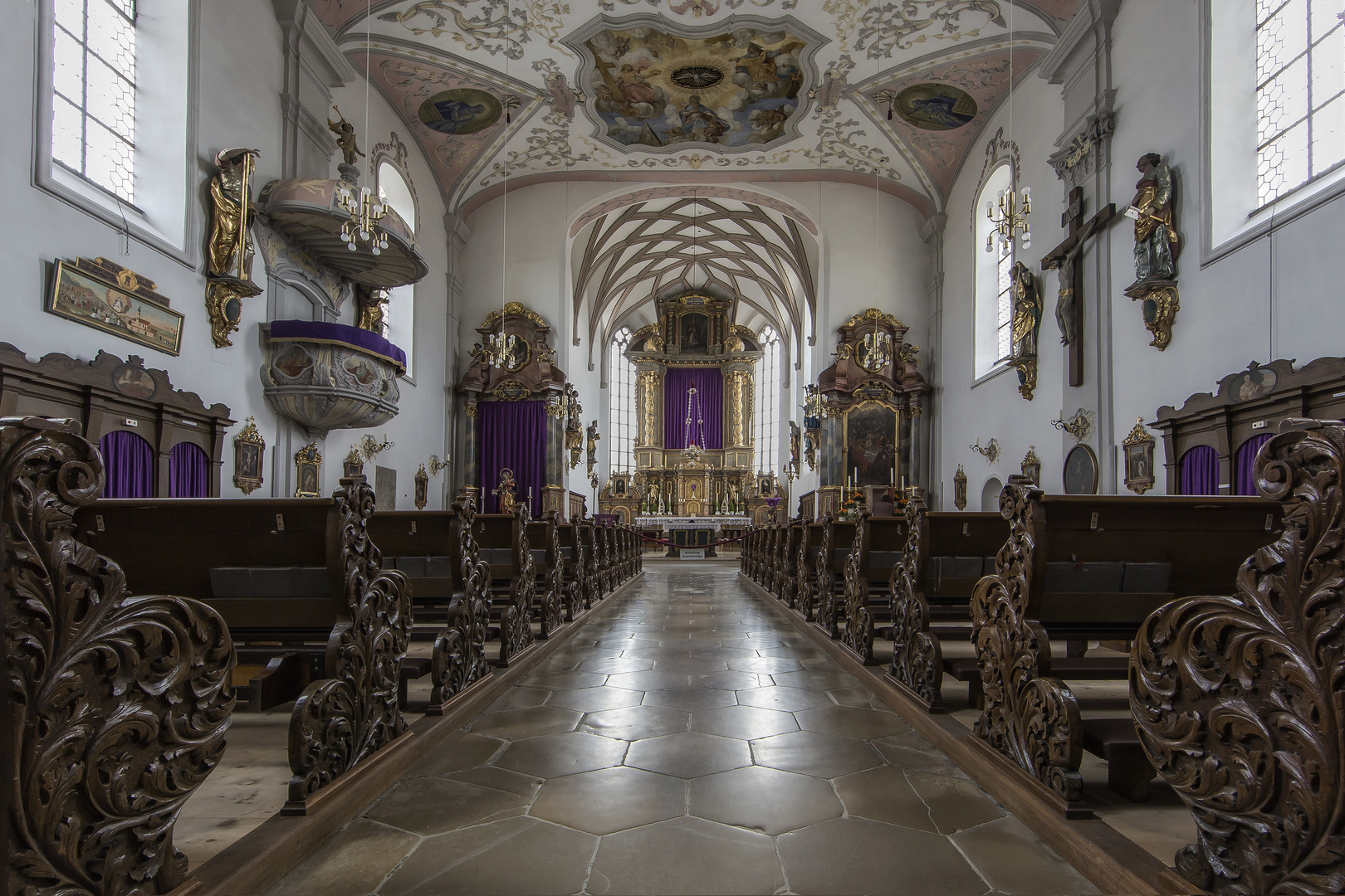 Innenansicht der Kirche Burgheim St. Cosmas und Damian 