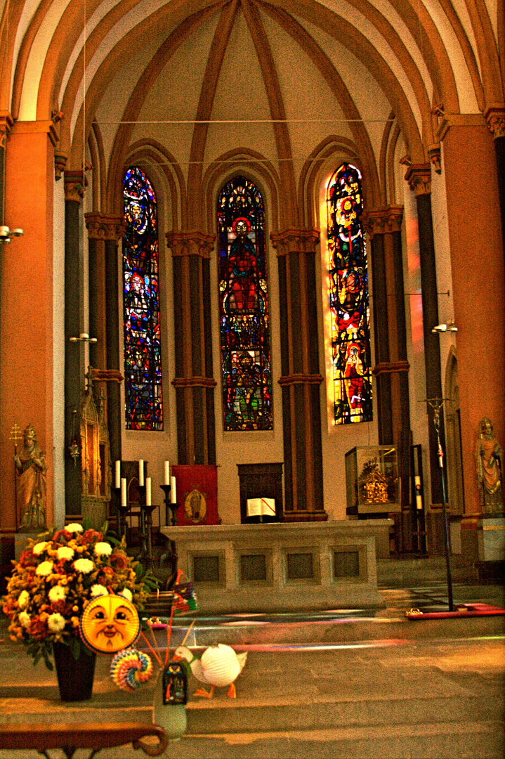 Innenansicht der Kirche in Kaiserswerth bei D.-dorf