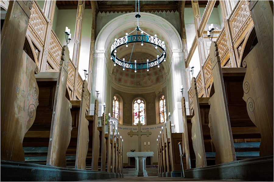 Innenansicht der Kirche in Langen