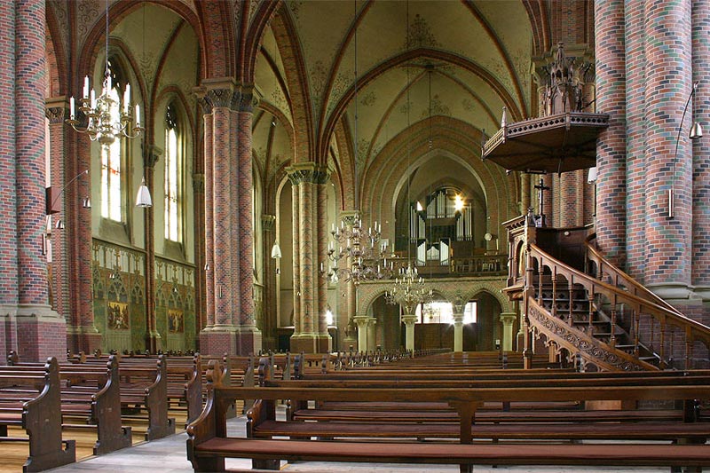 Innenansicht der Kirche in Papenburg