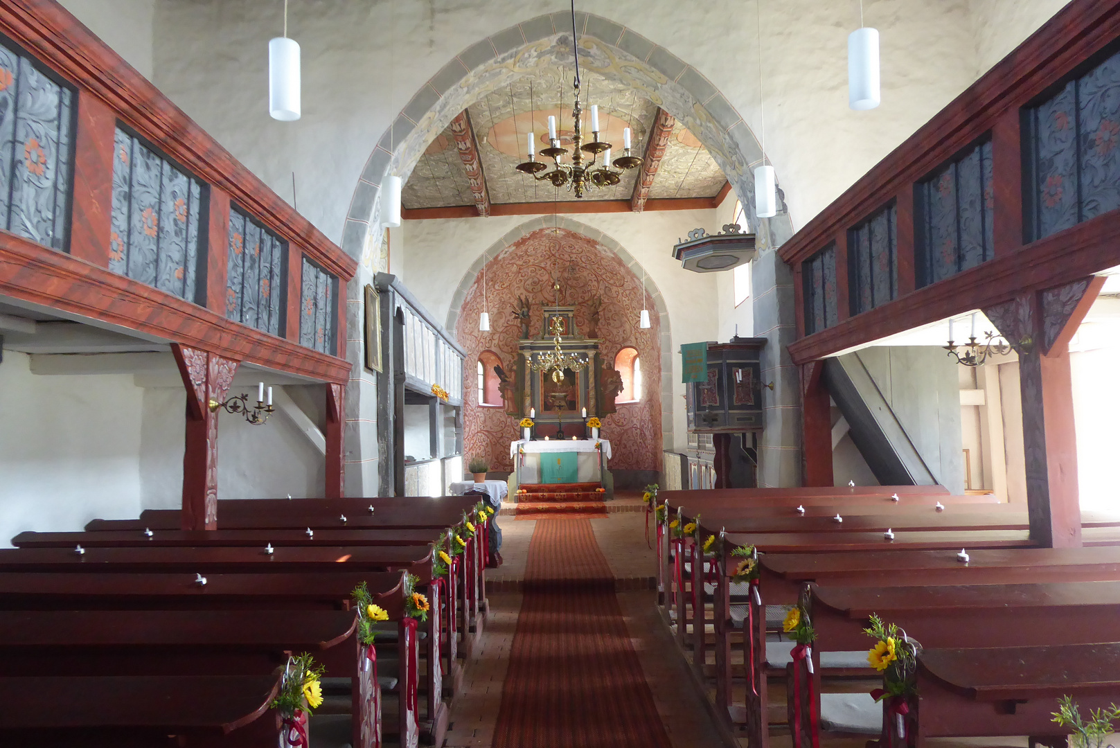 Innenansicht der Kirche in Raben