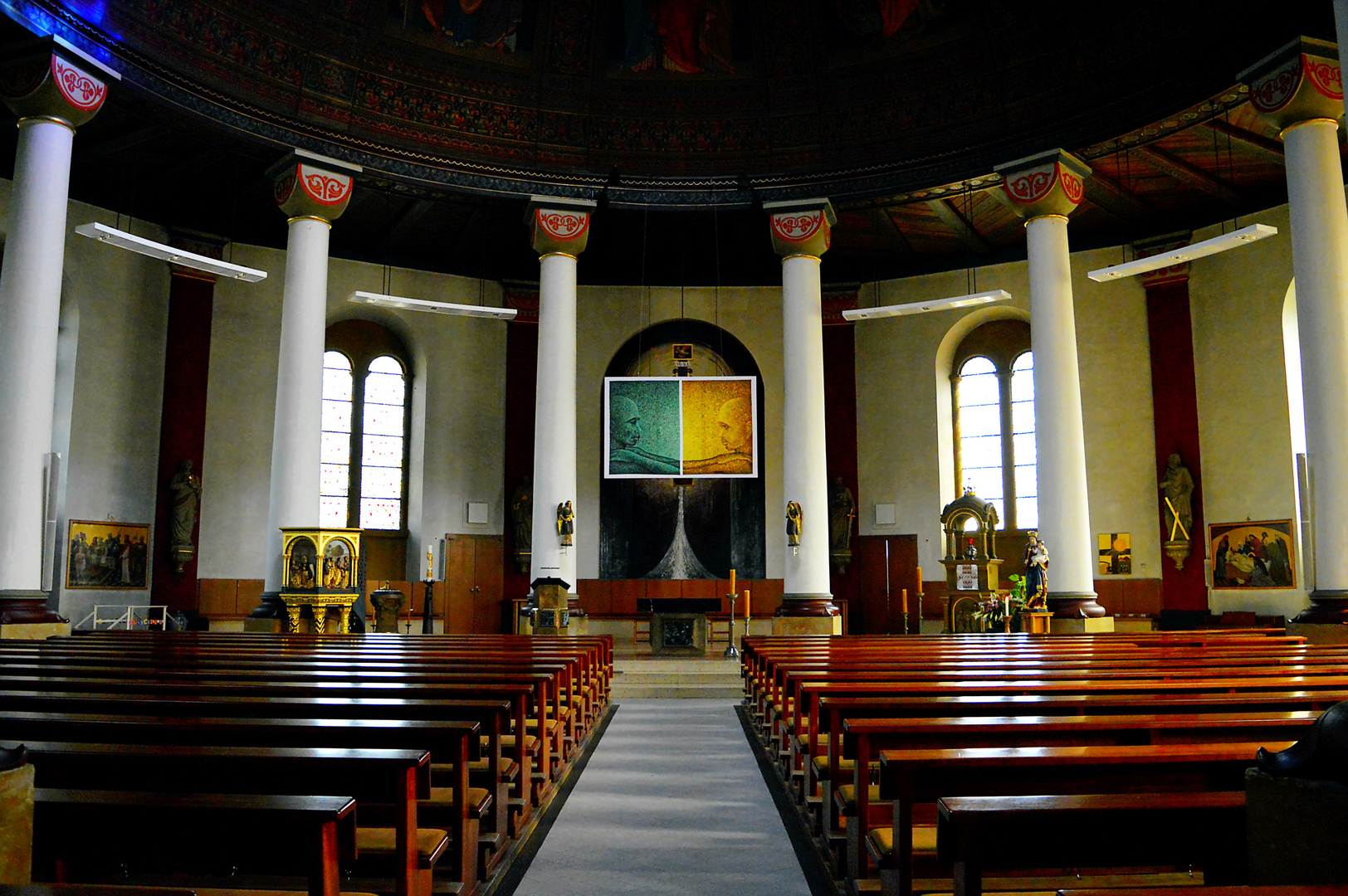 Innenansicht der Kirche St. Petrus zu den Ketten