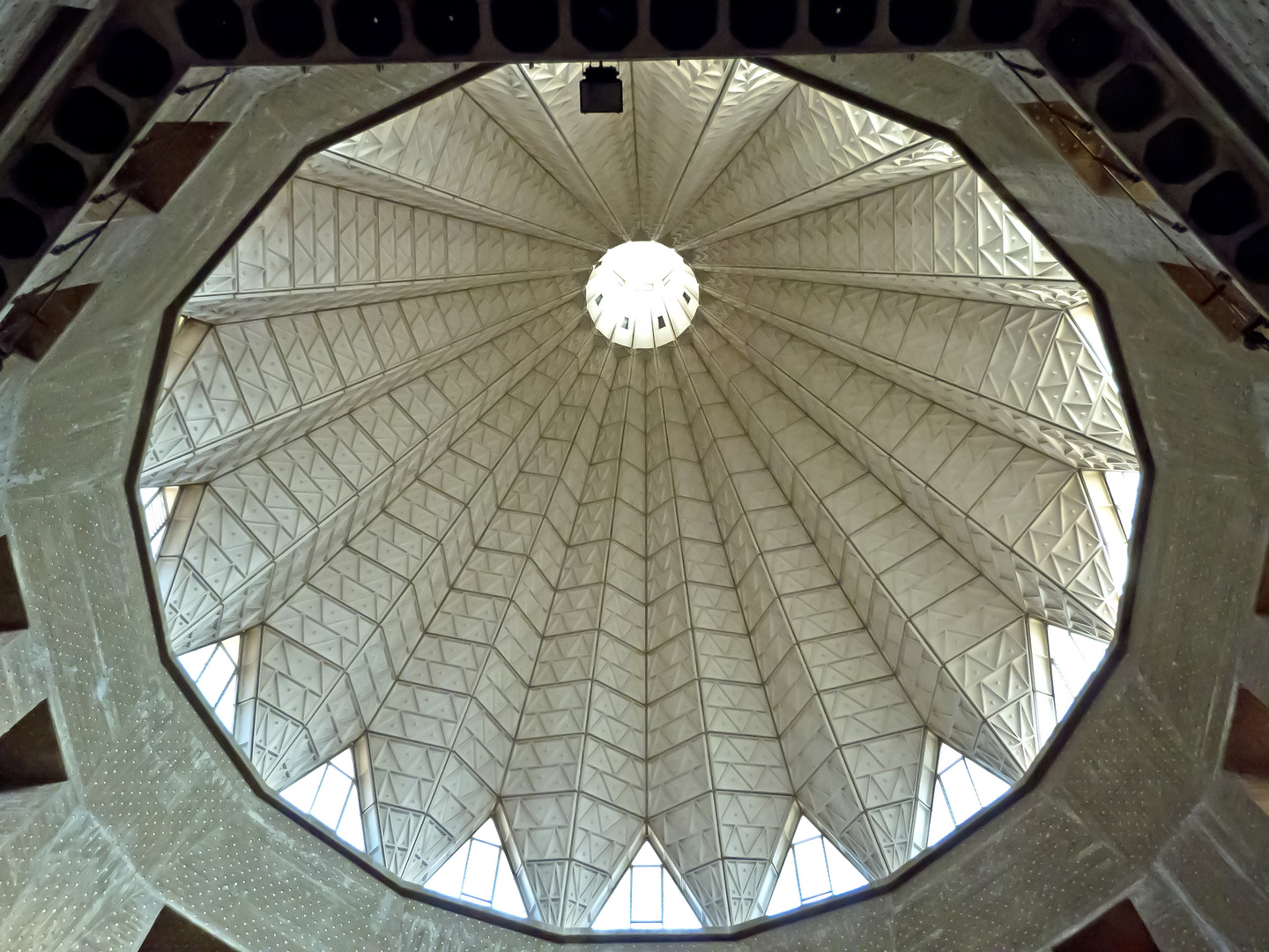 Innenansicht der Kuppel der Verkündigungsbasilika in Nazareth