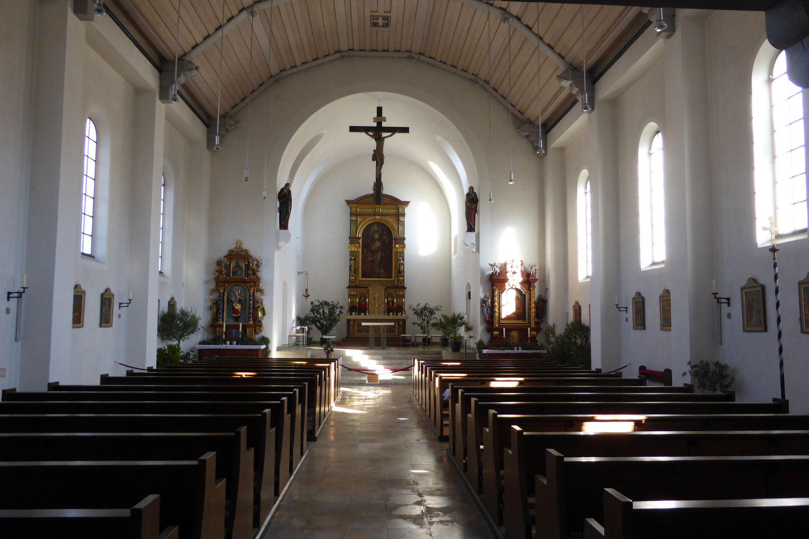 Innenansicht der St. Nikolauskirche in Argelsried