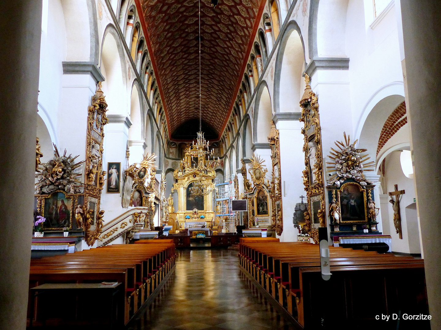 Innenansicht der Stiftsbasilika Mariä Verkündigung !