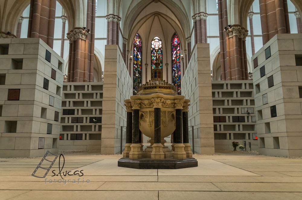 Innenansicht Grabeskirche St.Jospeh in Viersen (Taufbecken)