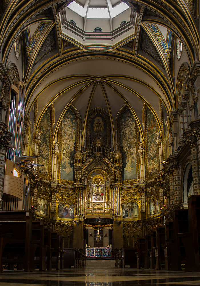 Innenansicht Klosterkirche von Montserrat bei Barcelona