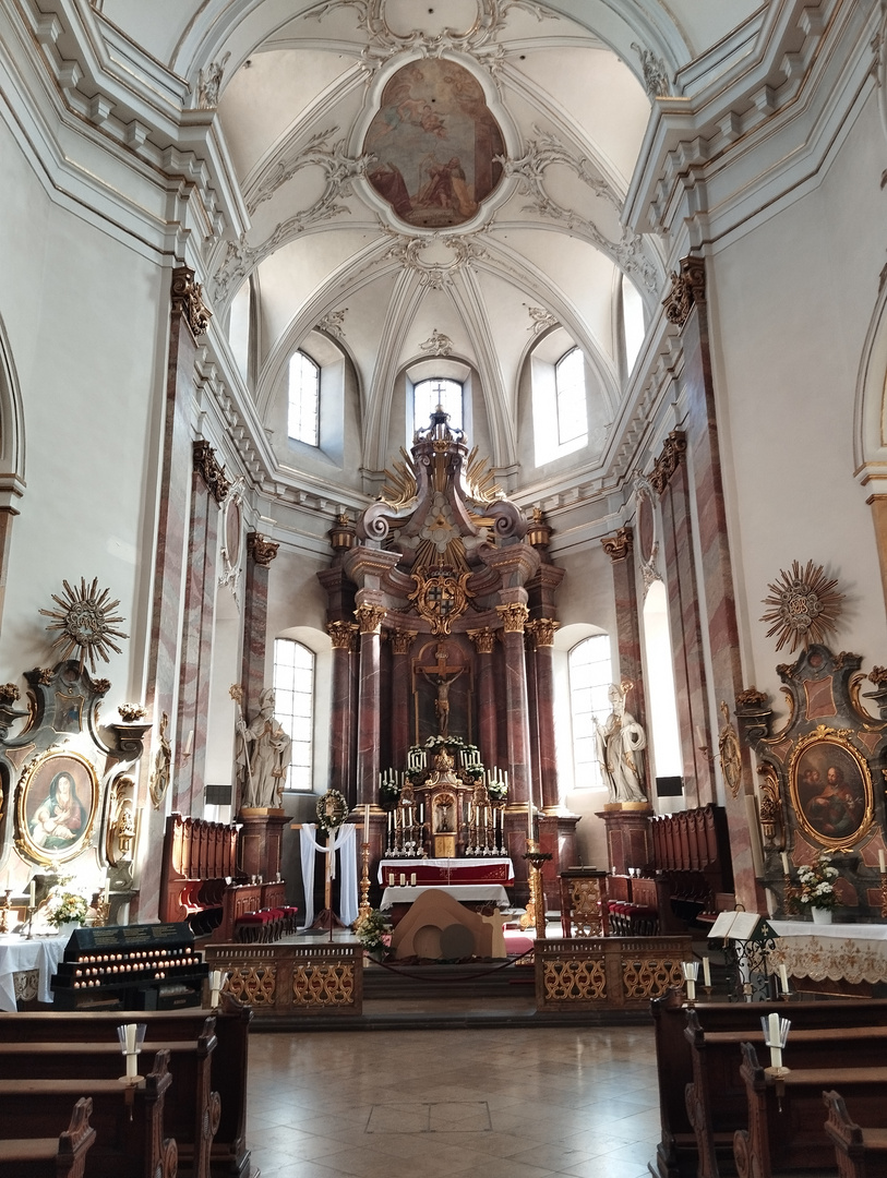 Innenansicht Stadtpfarrkirche St. Blasius in Fulda