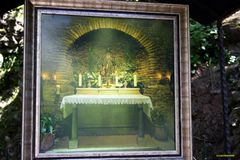 Innenansicht vom Altar mit der Mutter Gottes