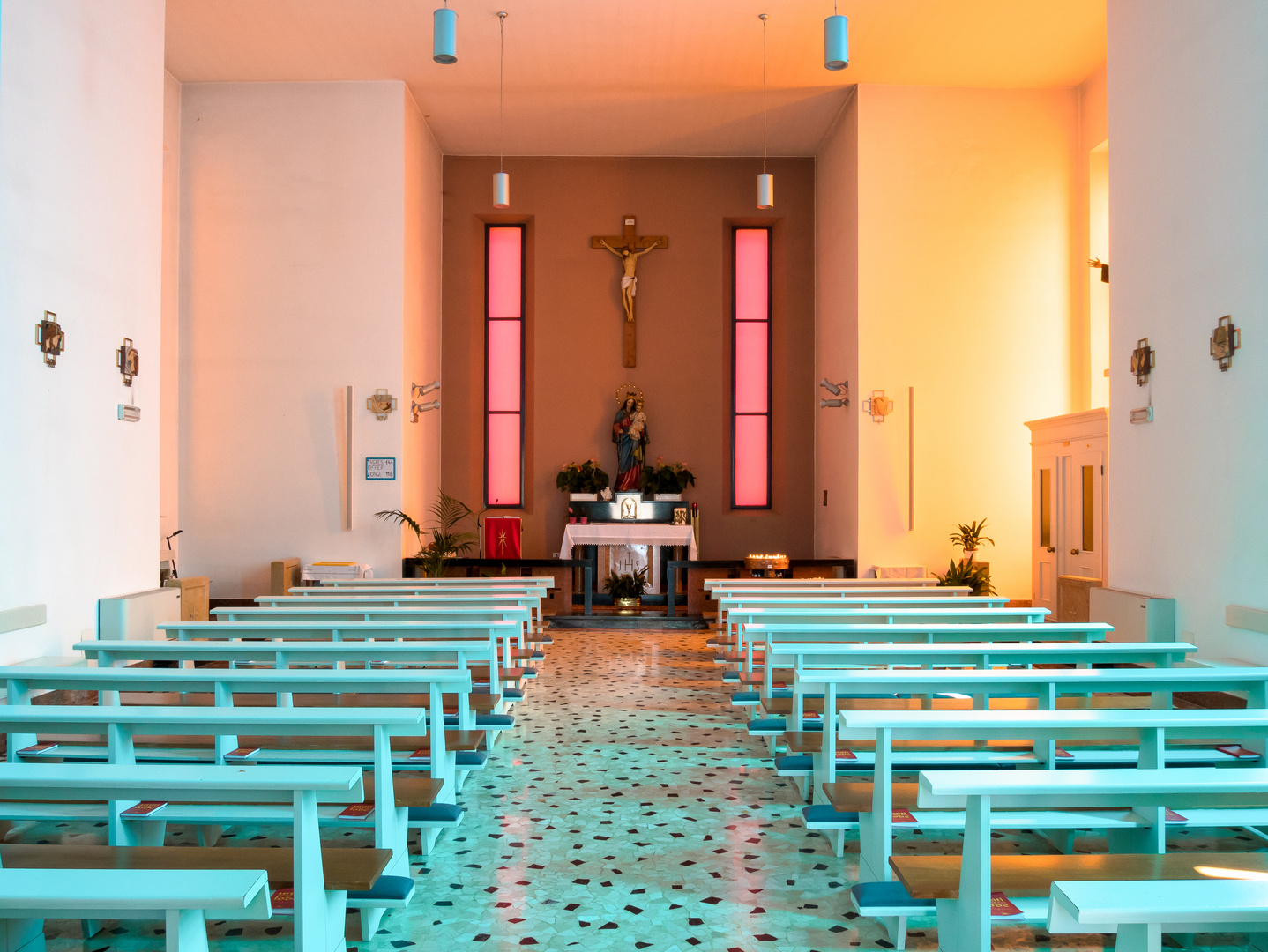 Innenansicht Weiße Kirche, Torbole, Italien
