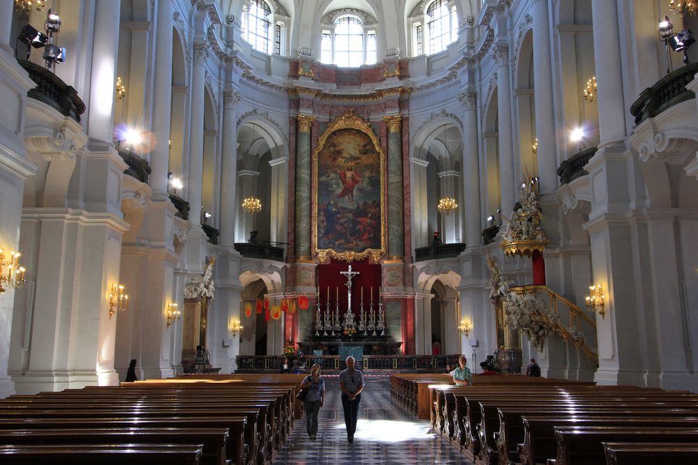 Innenaufnahme Hofkirche Dresden